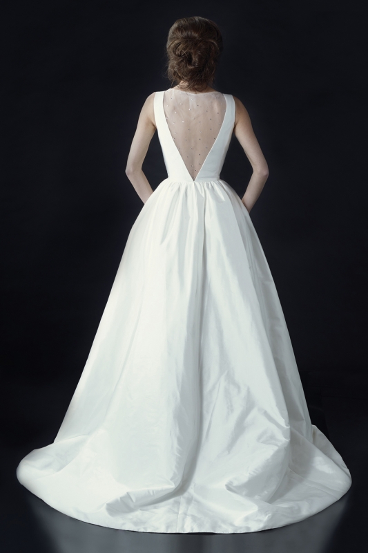 Heidi Elnora - Fall 2014 Bridal Collection - Vivienne Beau Wedding Dress
<br><br><br><br>
Photos by: Michael J. Moore Photography</p>

<p
